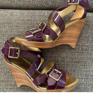Victor by Victor Alfaro patent leather purple wedge heels 7.5